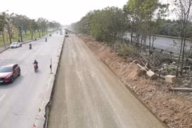 Mở rộng một đoạn đường gom Đại lộ Thăng Long: Cần đảm bảo an toàn giao thông trên tuyến