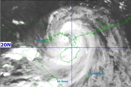 Bão số 11 bắt đầu đổ bộ Trung Quốc và suy yếu, Bắc bộ mưa lớn từ đêm nay
