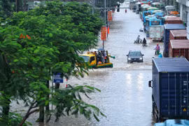 Những điểm “dị thường” của bão số 5 gây mưa xối xả từ miền Trung đến miền Bắc