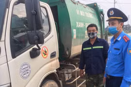 Hàng loạt doanh nghiệp thu gom, vận chuyển rác bị xử phạt