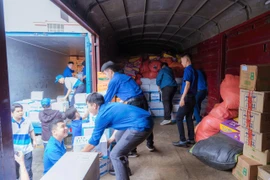 Đường sắt vận chuyển hơn 15.000 kiện hàng cứu trợ vùng lũ miễn phí