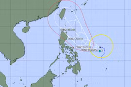 Bão Doksuri ngoài khơi ít khả năng vào Biển Đông, Bắc bộ nắng nóng tái xuất