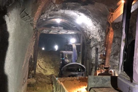 Có thể mất thêm 3 ngày nữa mới thông được hầm đường sắt Đèo Cả