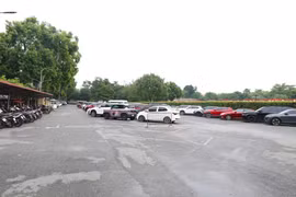 Trong năm 2026, các bến, bãi đỗ xe phải thu phí tự động không dừng