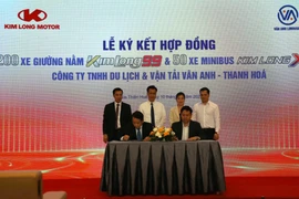 Kim Long Motor và Vận tải Vân Anh ký kết cung cấp 250 xe giường nằm và mini bus
