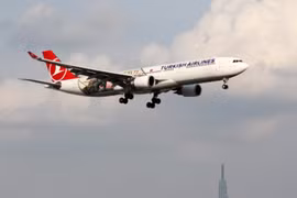 Nhiều phi công ngoại không làm chủ tốc độ tàu bay bị phạt nặng