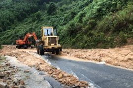 Năm thủy điện lớn nhất tỉnh Quảng Nam đồng loạt xả lũ