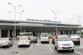 Cách chức Giám đốc và Phó Giám đốc sân bay Phú Bài