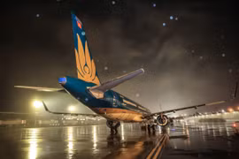 Đóng cửa 2 sân bay, loạt chuyến bay phải huỷ do bão số 3