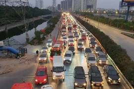 Bến xe vắng lặng, cửa ngõ Thủ đô ùn nhẹ ngày cuối nghỉ Tết Nguyên đán