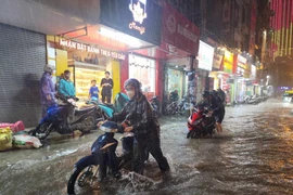 Mưa xối xả ở miền Bắc còn duy trì đến bao giờ?