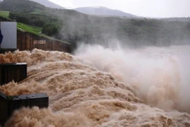 Mưa lũ dồn dập, bất thường bộc lộ điểm yếu của hệ thống hồ đập 