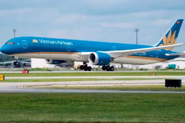 Phát hiện khách từ châu Phi hoặc vùng có biến chủng Omicron nhập cảnh Việt Nam phải báo cáo ngay