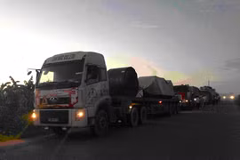 Bắt quả tang đoàn xe quá tải "né" trạm cân