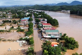 Mưa lớn từ Bắc bộ đến Trung bộ, lũ sông Cả ở Nghệ An vẫn ở mức đỉnh