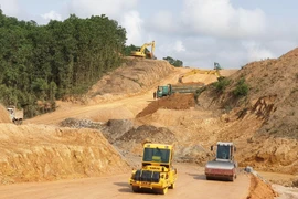 Điều chuyển khối lượng hoặc chấm dứt hợp đồng với nhà thầu yếu tại dự án cao tốc Diễn Châu- Bãi Vọt