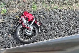 Va chạm tàu hỏa làm 2 người đi xe máy tử vong, làm rõ nguyên nhân, trách nhiệm