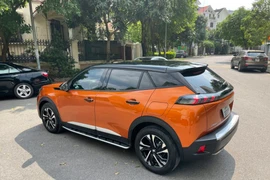 Ô tô dán nóc, chuyển màu không quá 50% diện tích xe vẫn đạt đăng kiểm