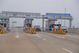 Thu phí trên cao tốc Diễn Châu- Bãi Vọt vì sao liên tiếp gặp lỗi không nhấc barie?