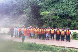 Đưa 45 người leo núi Tà Giang bị mắc kẹt về an toàn