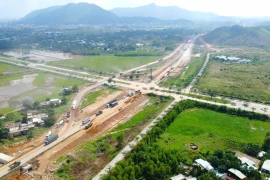 4/5 dự án đường Hồ Chí Minh vẫn trong cảnh “khát” nguyên liệu