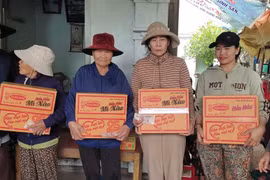 Acecook Việt Nam hỗ trợ 210.000 sản phẩm mì ăn liền cho người dân vùng lũ