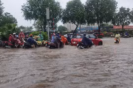 Mưa lớn từ miền Trung mở rộng ra Bắc bộ trong vài ngày tới