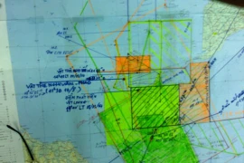 Mở rộng hướng tìm kiếm về phía Đông và Tây