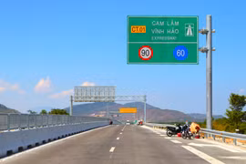 Huy động tối đa nguồn lực sớm đầu tư các nút giao, tuyến kết nối cao tốc