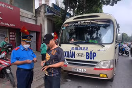 Tháng cao điểm xử lý xe dù bến cóc, xe hợp đồng trá hình limousine