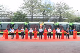 Xe buýt tuyến 34 Bến xe Mỹ Đình- Gia Lâm được chuyển đổi xe điện