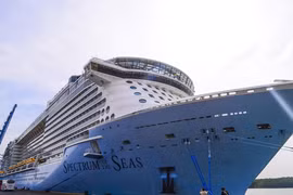 Cảng biển Việt Nam liên tục đón siêu du thuyền quốc tế lớn