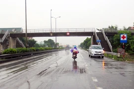 Hàng loạt cầu vượt trên quốc lộ 5 không có kinh phí cải tạo, đề nghị địa phương nhận lại