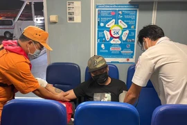 Kịp thời cứu nạn một thủy thủ nước ngoài bị dập nát bàn tay ở khu vực biển Nha Trang