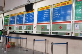 Hà Nội: Bến lớn đìu hiu, xe khách đua nhau bỏ bến “chạy dù”