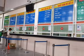 Hà Nội: Bến lớn đìu hiu, xe khách đua nhau bỏ bến “chạy dù”