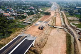 Thí điểm sử dụng tro xỉ làm vật liệu san lấp đường cao tốc