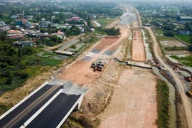 Thí điểm sử dụng tro xỉ làm vật liệu san lấp đường cao tốc