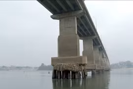 Tạm thời sẽ triển khai quây trụ cầu Trung Hà để chống xói lở khi thủy điện xả nước