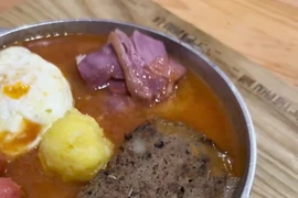 Đại diện bánh mì chảo-Cột Điện Quán: Hoang mang khi xem clip dòi trong pate