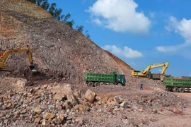 Đại dự án cao tốc Bắc - Nam có nguy cơ "vỡ trận" vì khan hiếm đất 