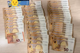 Bỏ quên áo khoác có 60 triệu đồng tại nhà hàng ở sân bay, khách nước ngoài vui mừng được nhận lại