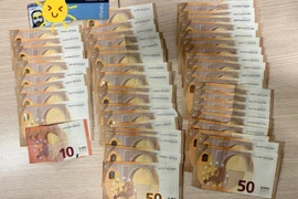 Bỏ quên áo khoác có 60 triệu đồng tại nhà hàng ở sân bay, khách nước ngoài vui mừng được nhận lại