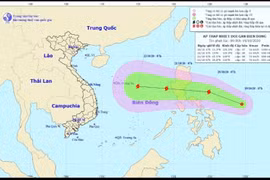 Áp thấp nhiệt đới áp sát Biển Đông, nguy cơ hướng vào miền Trung Việt Nam