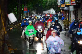 Không khí lạnh yếu dồn dập tràn xuống, Bắc bộ mát mẻ qua nghỉ lễ 30-4