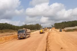 Khai thác cát làm cao tốc Chí Thạnh- Vân Phong sai quy định, Tổng công ty xây dựng số 1 bị phạt nặng