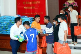 Kienlongbank trao tặng gần 8.000 phần quà Tết cho bà con có hoàn cảnh khó khăn dịp Tết Quý Mão 2023