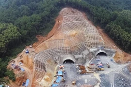 Xem xét loại bỏ 3 nhà thầu yếu kém tại dự án cao tốc Diễn Châu- Bãi Vọt