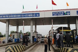 Xem xét miễn phí qua trạm BOT đối với phương tiện chở hàng cứu trợ miền Trung