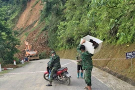 Cấm quốc lộ 4H qua tỉnh Lai Châu do sạt lở, phương tiện di chuyển thế nào?